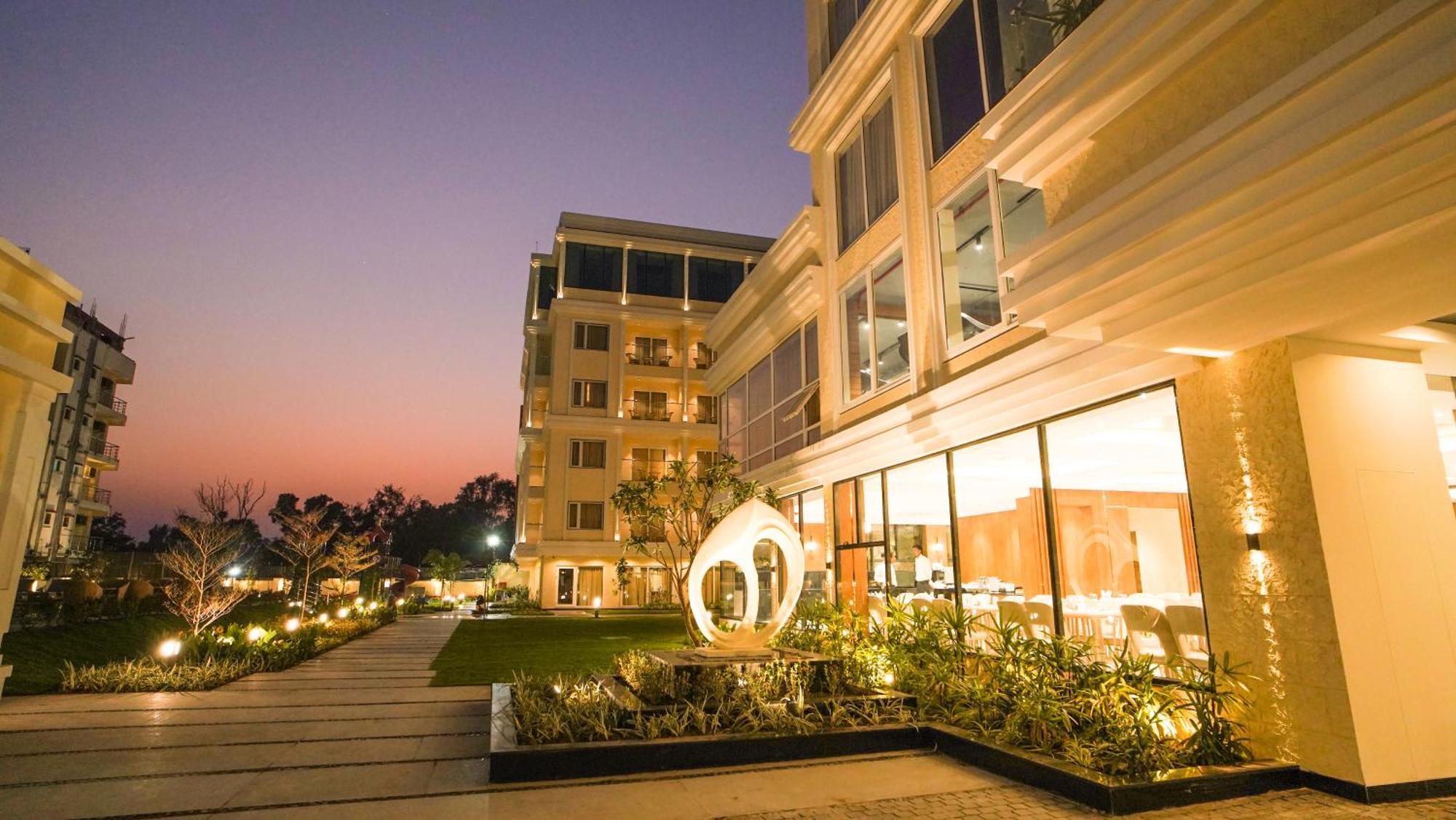 Antique Regency !! Luxurious Hotel In Digha !! Екстериор снимка